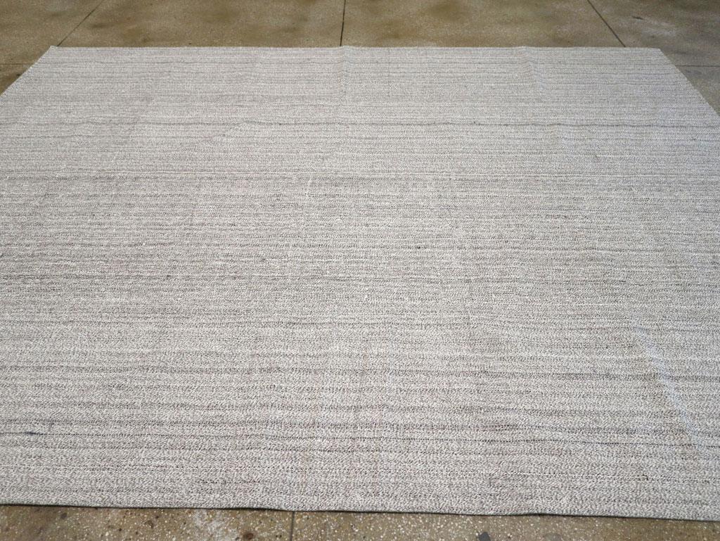 Mitte des 20. Jahrhunderts Türkischer Flachgewebe-Kilim Teppich in Raumgröße (Handgewebt) im Angebot