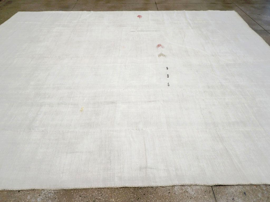 Mitte des 20. Jahrhunderts Türkischer Flachgewebe-Kilim Teppich in Raumgröße (Handgewebt) im Angebot