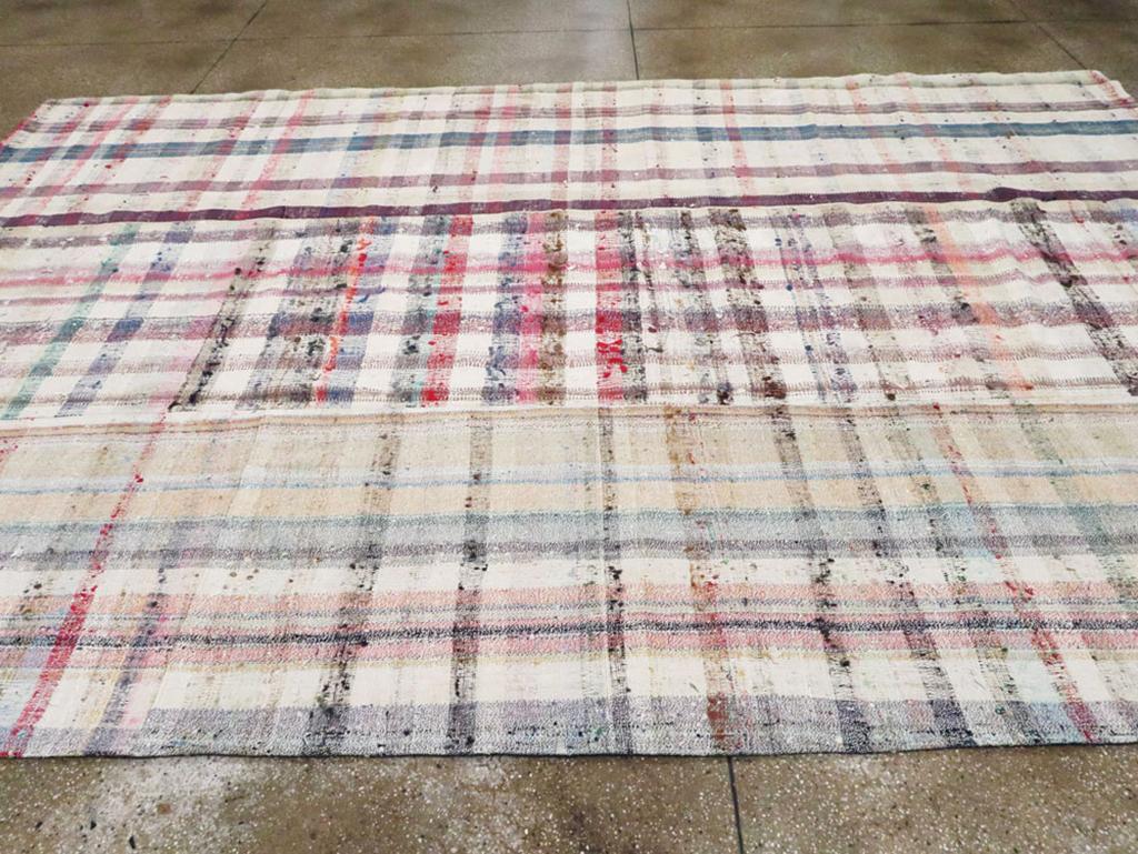 Mitte des 20. Jahrhunderts Türkischer Flachgewebe-Kilim Teppich in Raumgröße im Zustand „Hervorragend“ im Angebot in New York, NY