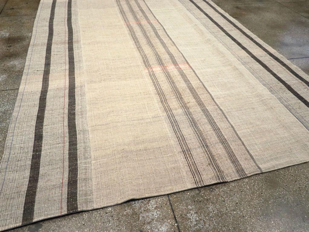 Mitte des 20. Jahrhunderts Türkischer Flachgewebe-Kilim Teppich in Raumgröße (Wolle) im Angebot