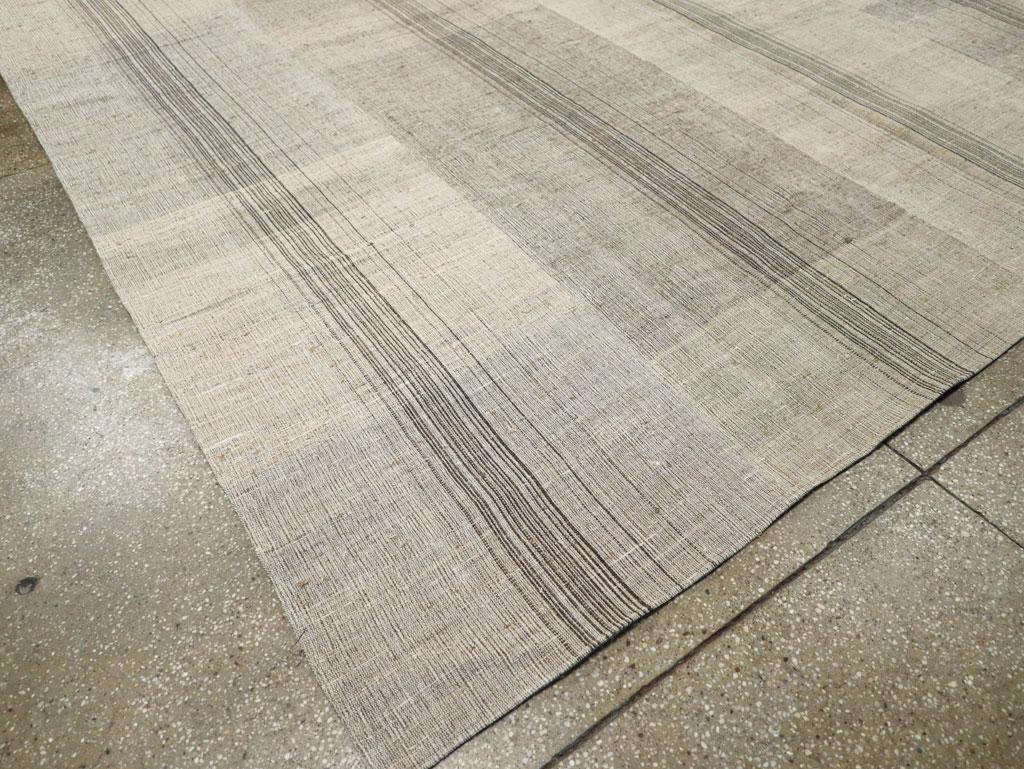 Mitte des 20. Jahrhunderts Türkischer Flachgewebe-Kilim Teppich in Raumgröße (Wolle) im Angebot