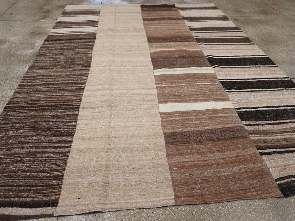 Mitte des 20. Jahrhunderts Türkischer Flachgewebe-Kilim Teppich in Raumgröße (Wolle) im Angebot