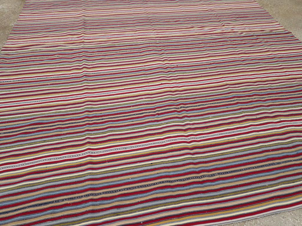 Mid-20th Century Turkish Flatweave Kilim Room Size Carpet For Sale 1
