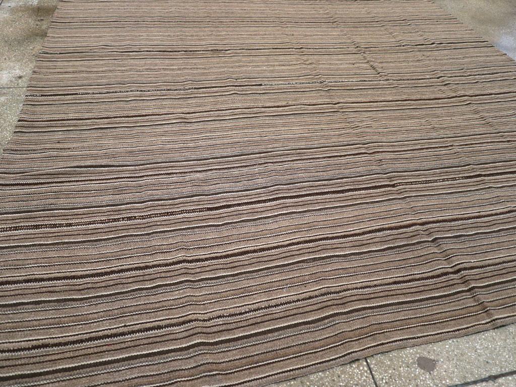 Mid-20th Century Turkish Flatweave Kilim Room Size Carpet siglo XX en venta