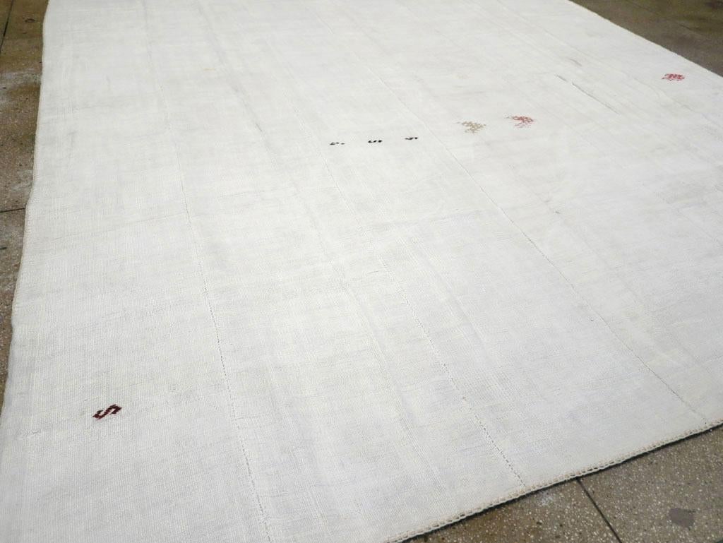 Mitte des 20. Jahrhunderts Türkischer Flachgewebe-Kilim Teppich in Raumgröße (Baumwolle) im Angebot