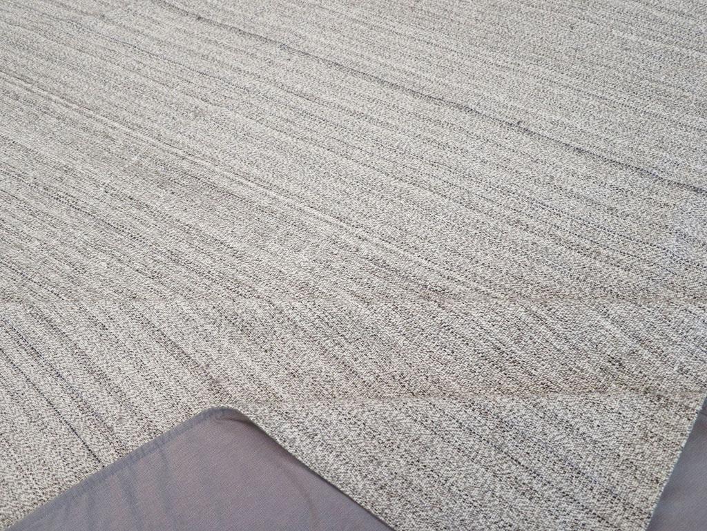 Mitte des 20. Jahrhunderts Türkischer Flachgewebe-Kilim Teppich in Raumgröße im Angebot 1