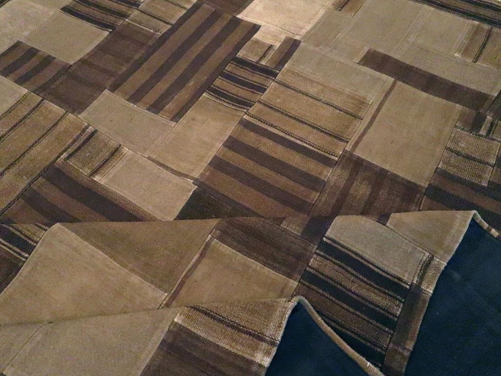 Lana Tappeto Kilim turco a trama piatta della metà del 20° secolo, di dimensioni pari a una stanza in vendita