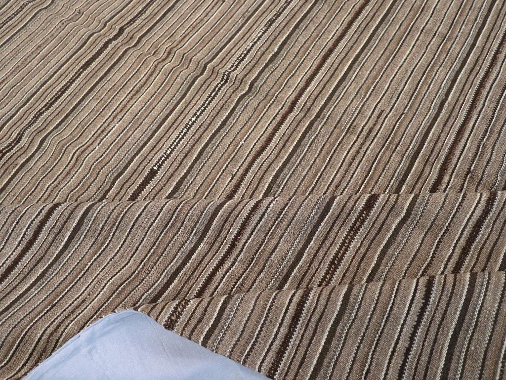 Mid-20th Century Turkish Flatweave Kilim Room Size Carpet Lana en venta