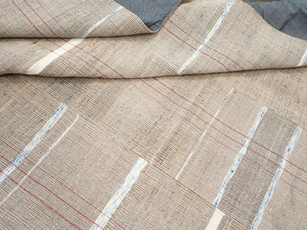 Tappeto Kilim turco a trama piatta della metà del 20° secolo, di dimensioni pari a una stanza in vendita 1