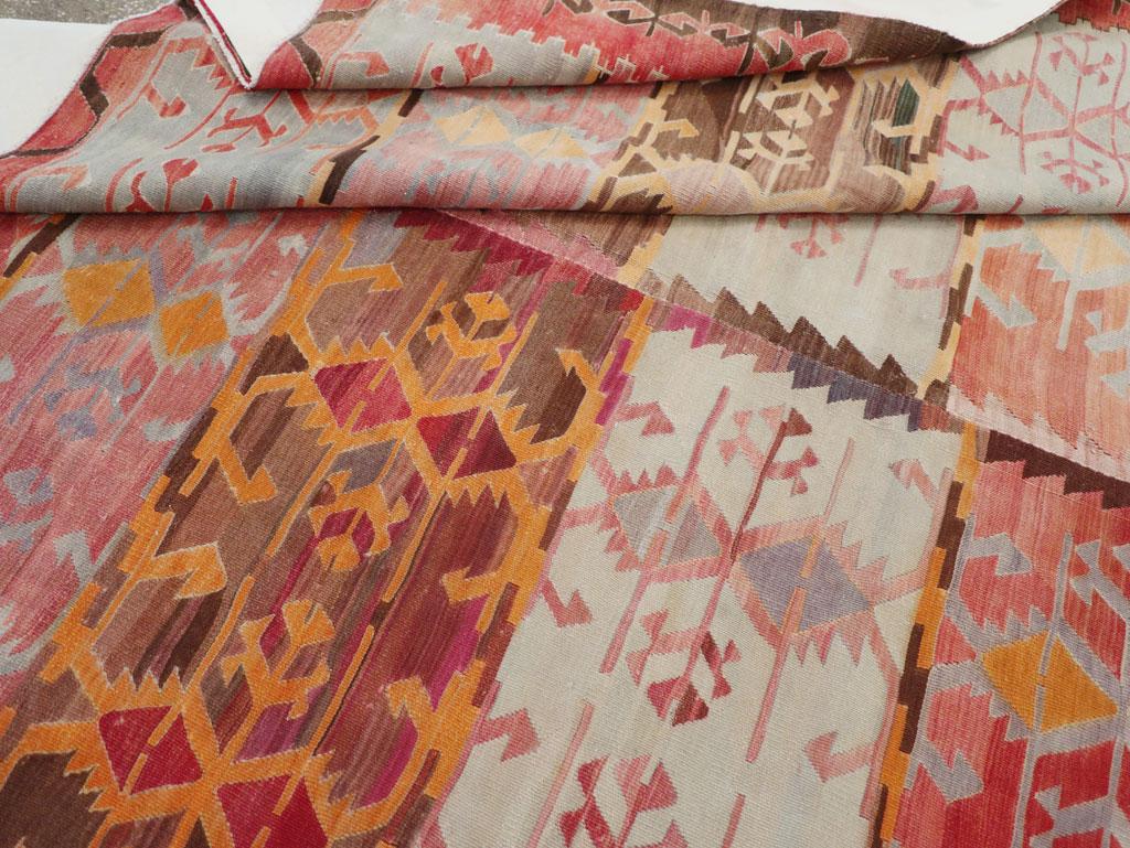 Alfombra Kilim turca de tejido plano de mediados del siglo XX, tamaño habitación en venta 2