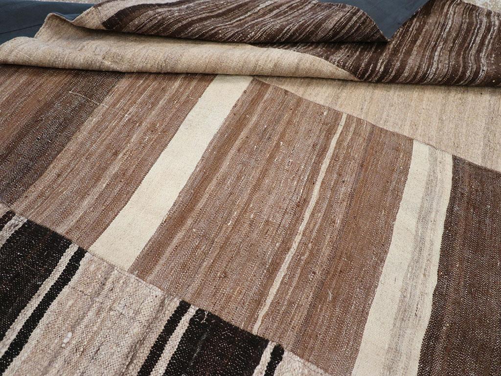 Mitte des 20. Jahrhunderts Türkischer Flachgewebe-Kilim Teppich in Raumgröße im Angebot 2