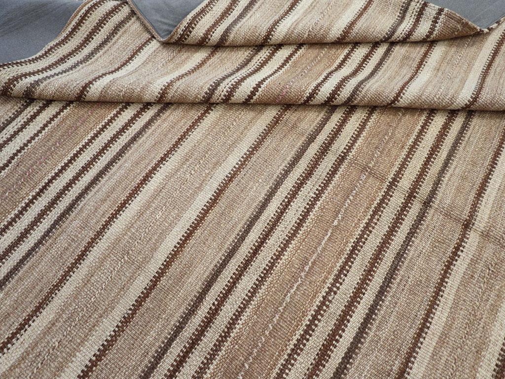 Mid-20th Century Turkish Flatweave Kilim Room Size Carpet For Sale 3