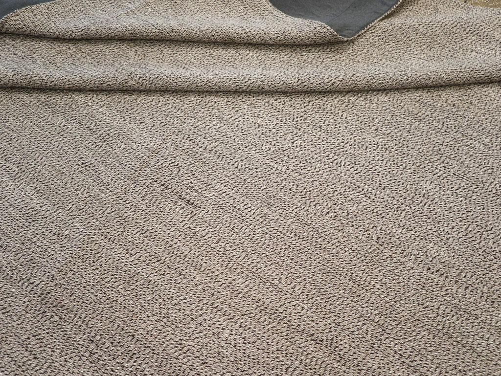 Tappeto Kilim turco a trama piatta della metà del 20° secolo, di dimensioni pari a una stanza in vendita 1