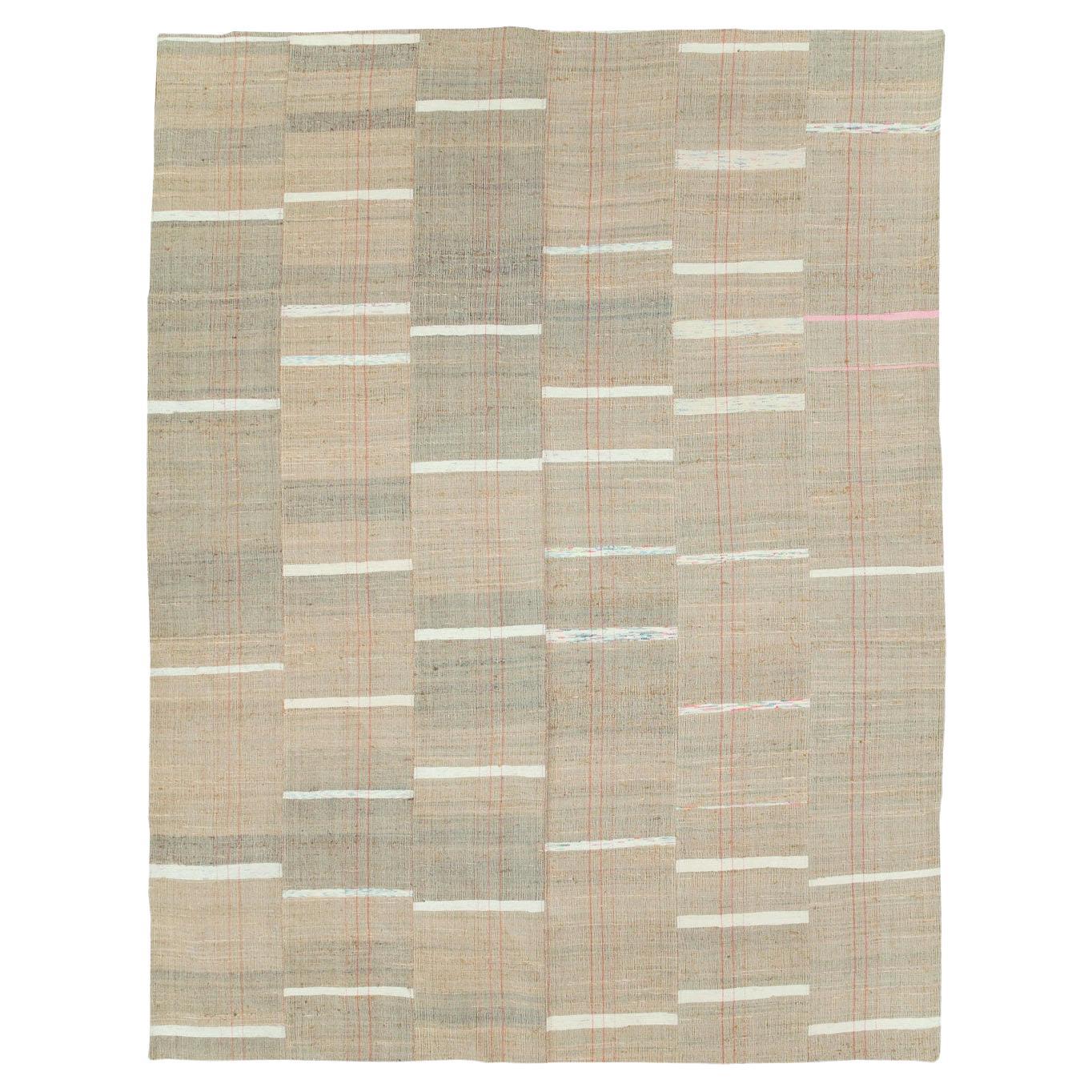 Tappeto Kilim turco a trama piatta della metà del 20° secolo, di dimensioni pari a una stanza