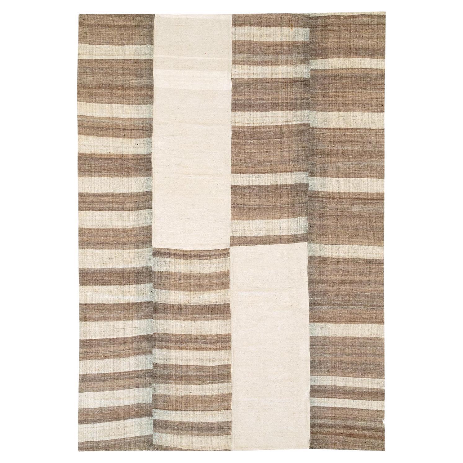 Tappeto Kilim turco a trama piatta della metà del 20° secolo, di dimensioni pari a una stanza