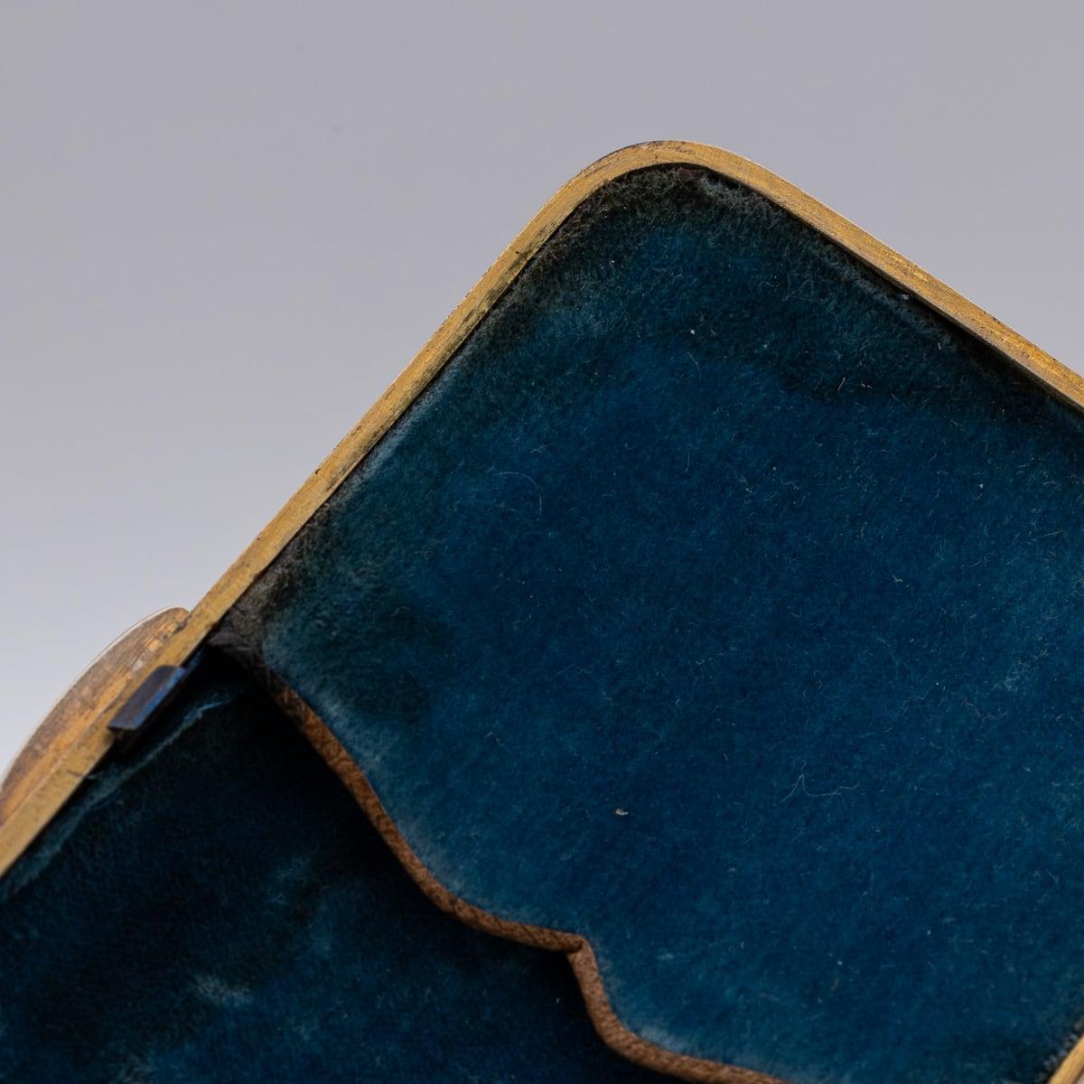 Astuccio per occhiali in argento massiccio dorato turco della metà del XX secolo c.1940 in vendita 5