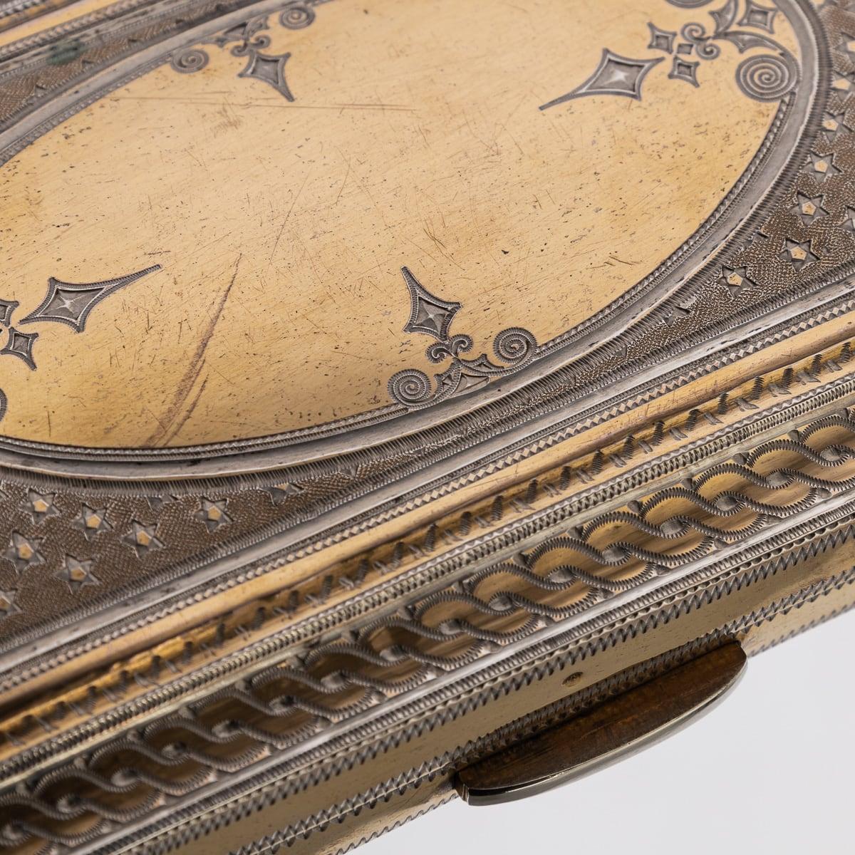 Astuccio per occhiali in argento massiccio dorato turco della metà del XX secolo c.1940 in vendita 6