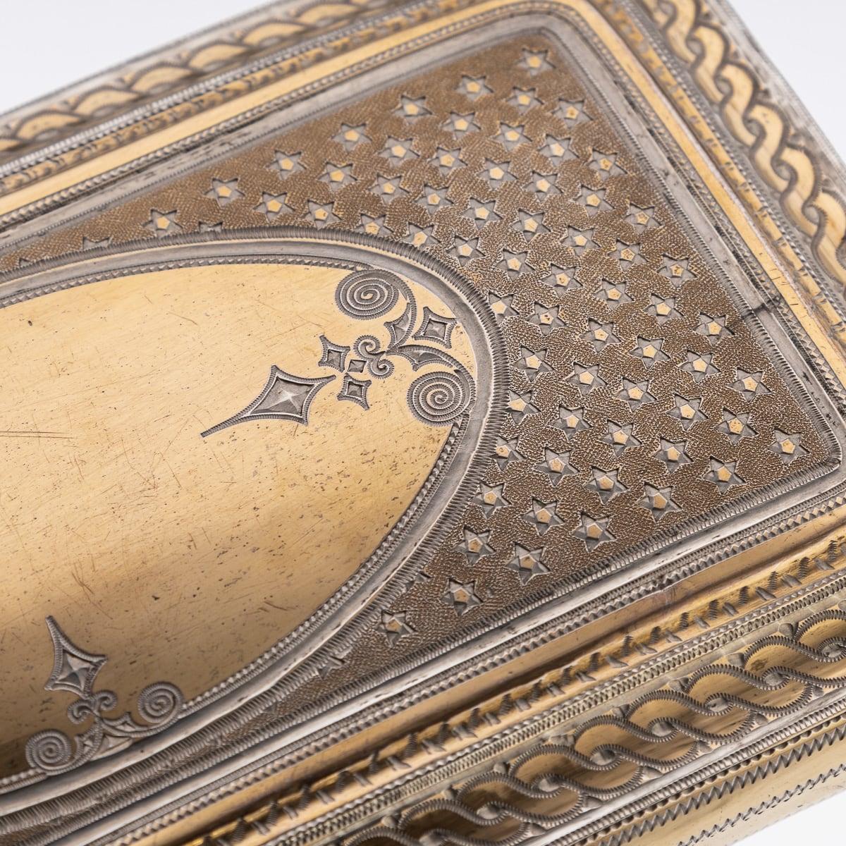 Astuccio per occhiali in argento massiccio dorato turco della metà del XX secolo c.1940 in vendita 7