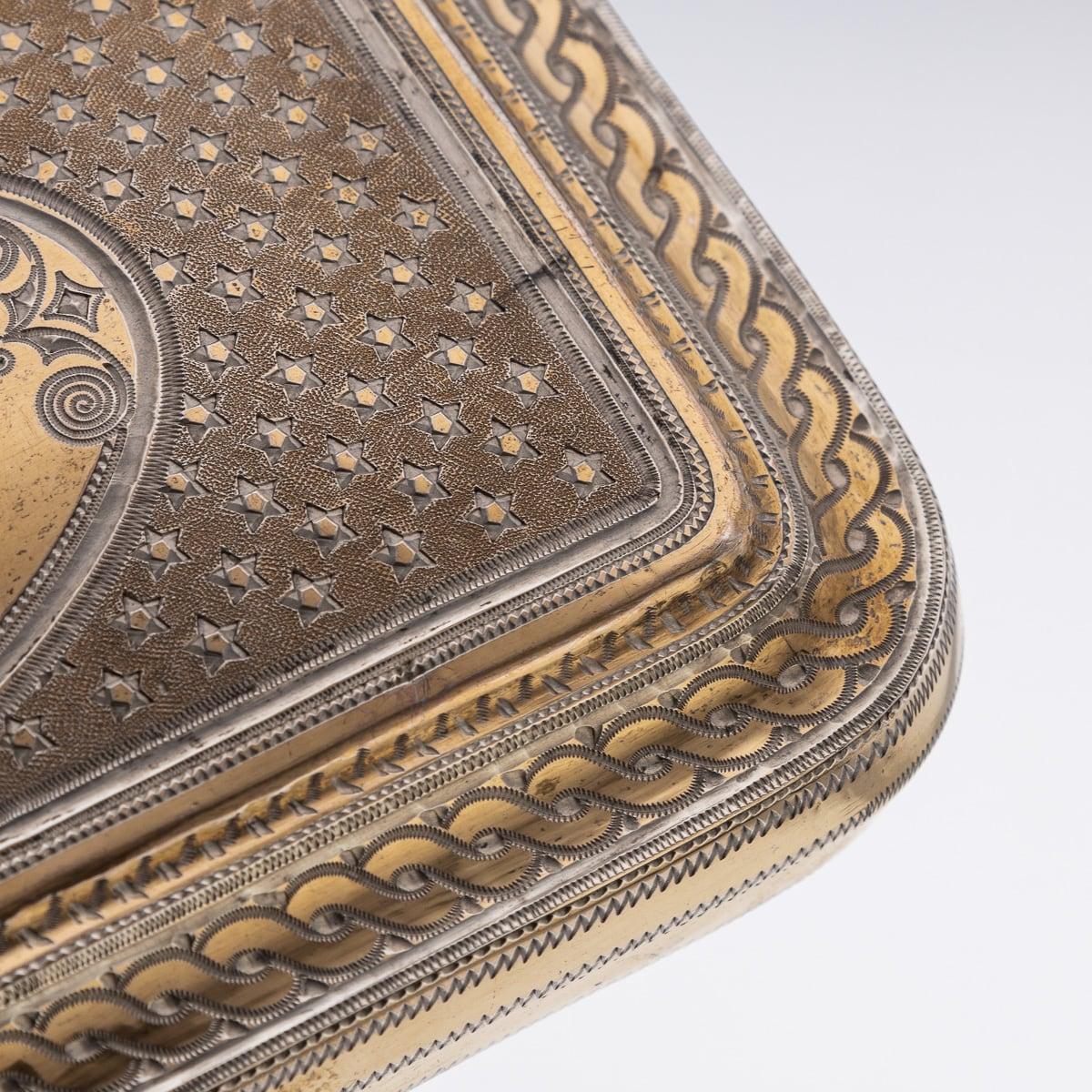 Astuccio per occhiali in argento massiccio dorato turco della metà del XX secolo c.1940 in vendita 10