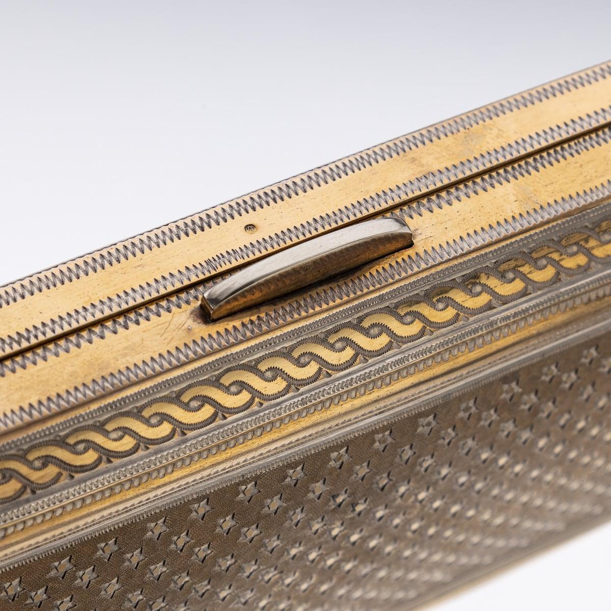 Astuccio per occhiali in argento massiccio dorato turco della metà del XX secolo c.1940 in vendita 11