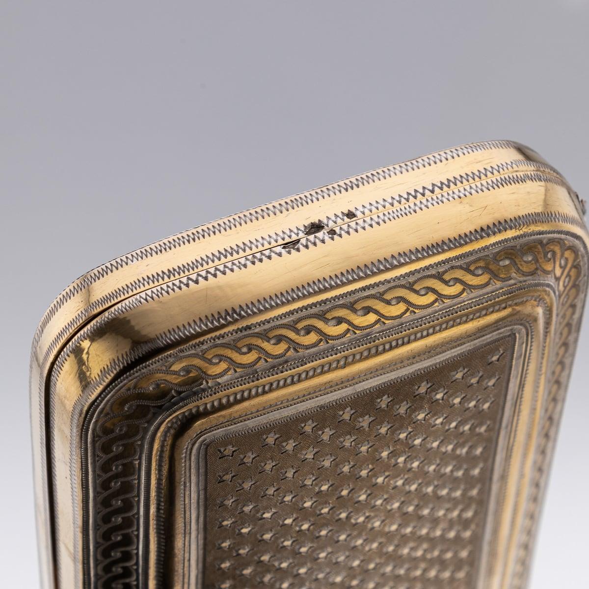 Astuccio per occhiali in argento massiccio dorato turco della metà del XX secolo c.1940 in vendita 13