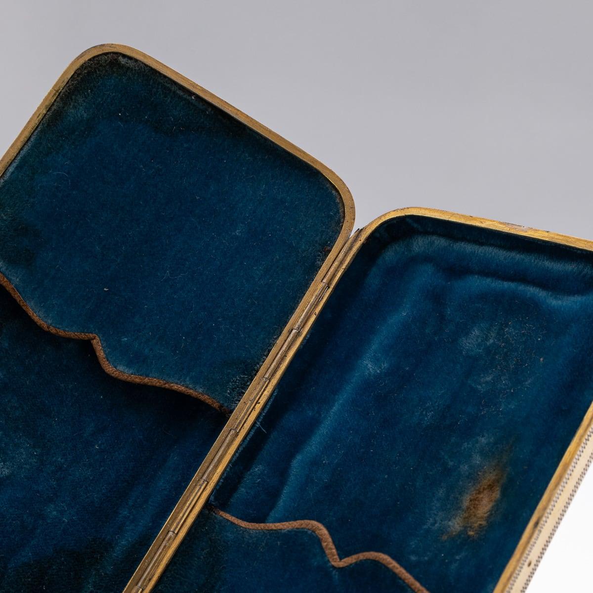 Astuccio per occhiali in argento massiccio dorato turco della metà del XX secolo c.1940 in vendita 3