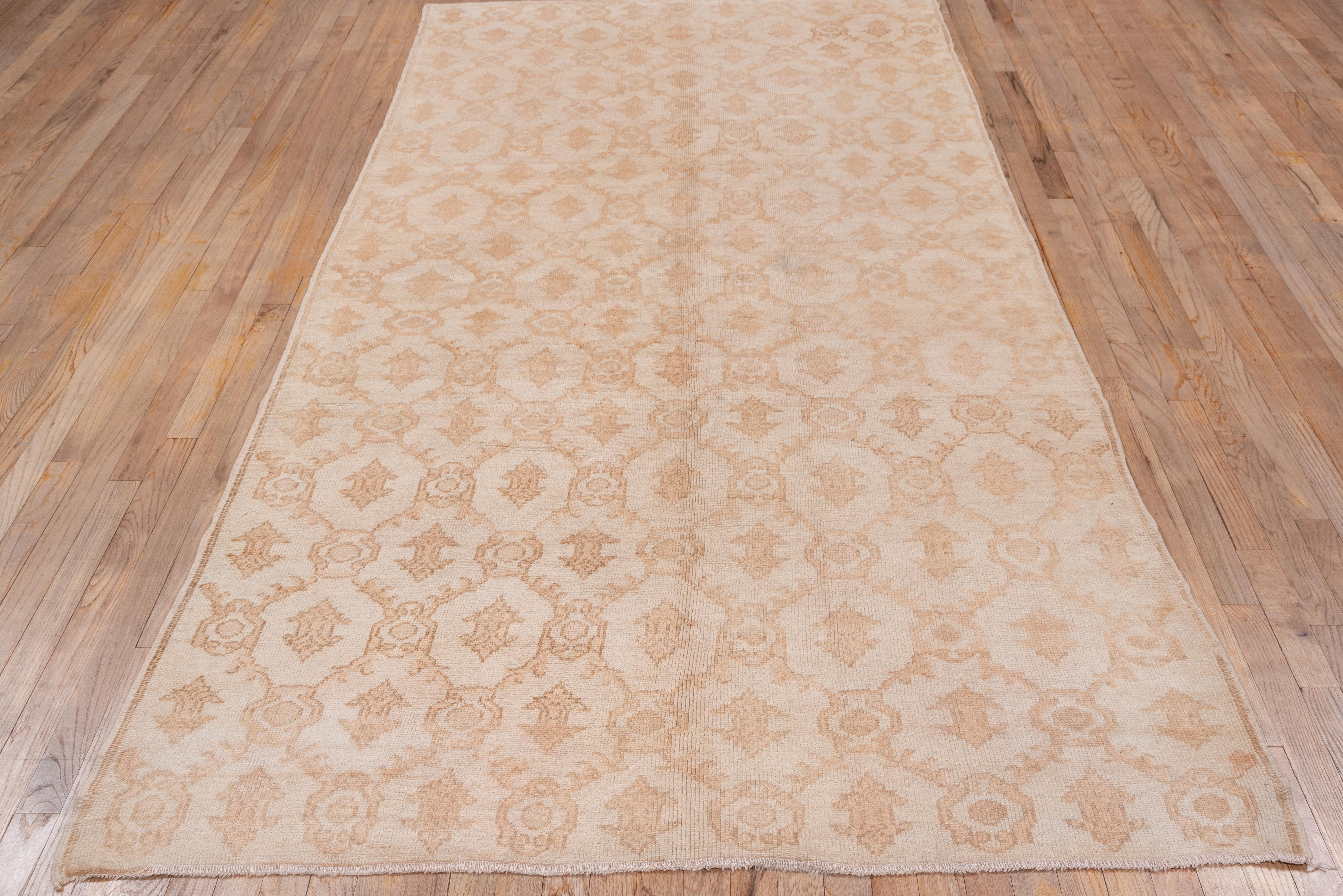 Mid-20th Century Turkish Konya Gallery Carpet, Neutral Tones, Soft Palette In Good Condition For Sale In New York, NY