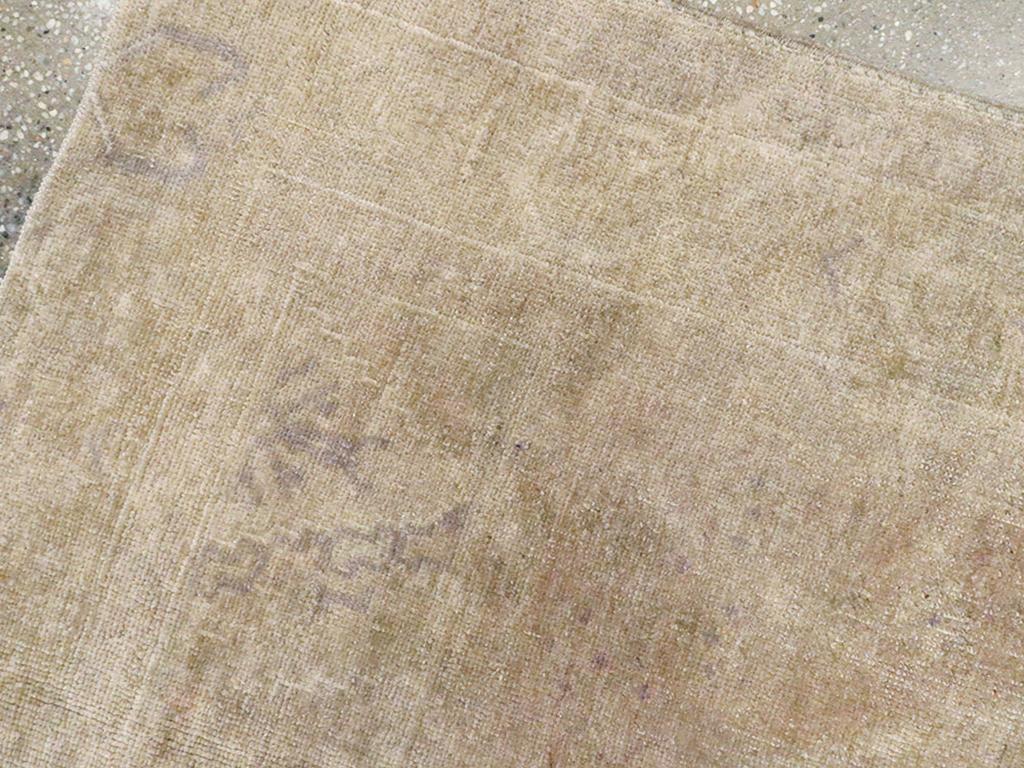 Noué à la main Tapis d'accent turc Oushak du milieu du 20e siècle en vente
