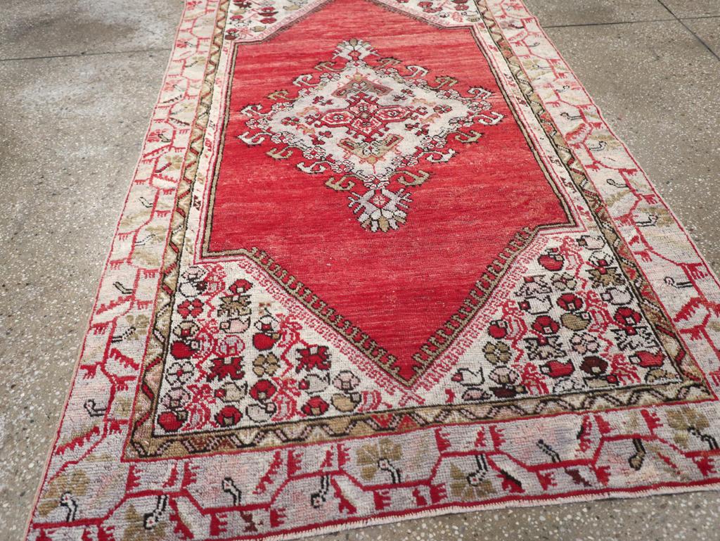 20ième siècle Tapis d'accent turc Oushak du milieu du 20e siècle en vente