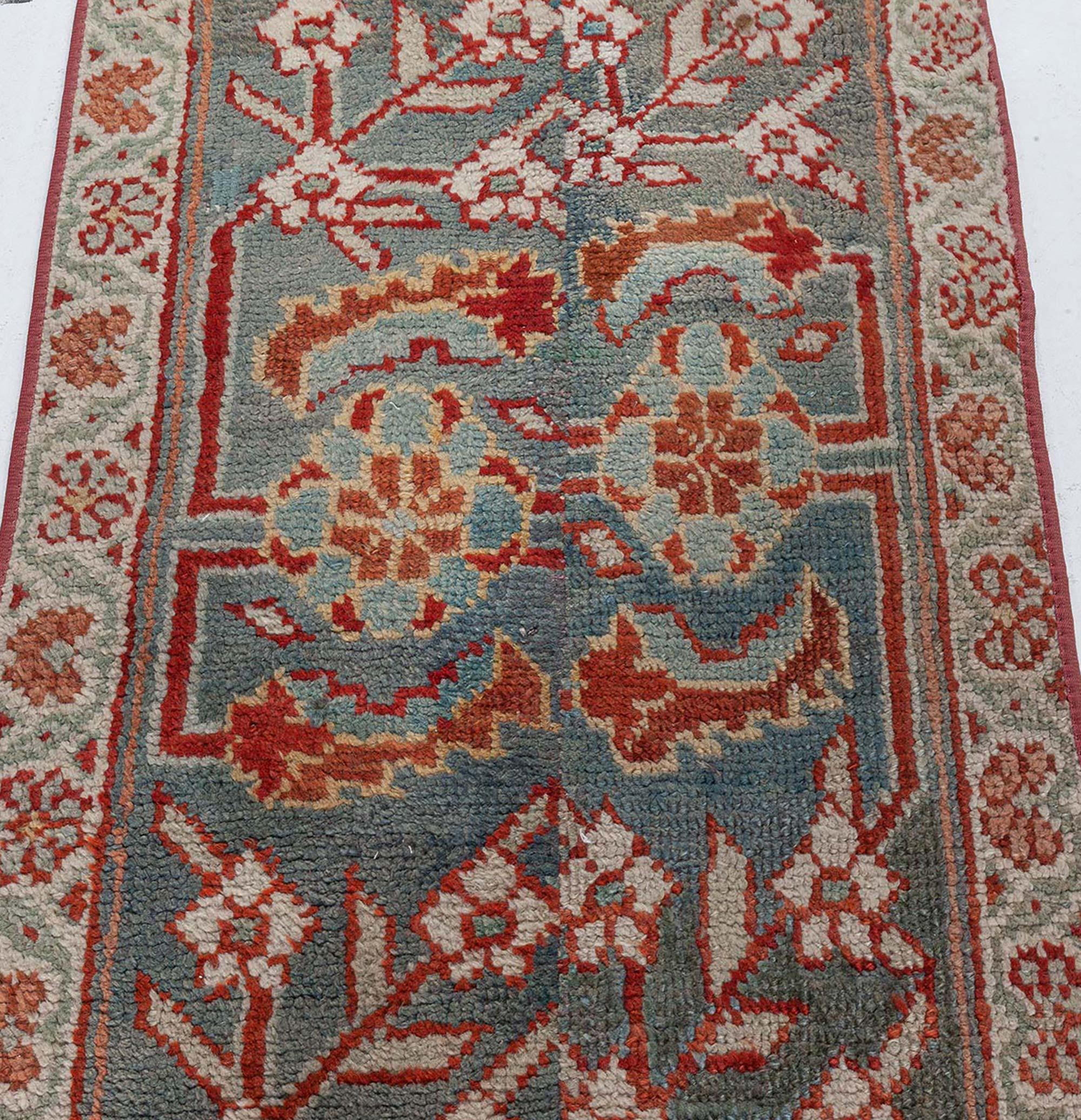 Doris Leslie Blauer türkischer Oushak Fragment-Läufer aus der Mitte des 20. Jahrhunderts (Handgeknüpft) im Angebot