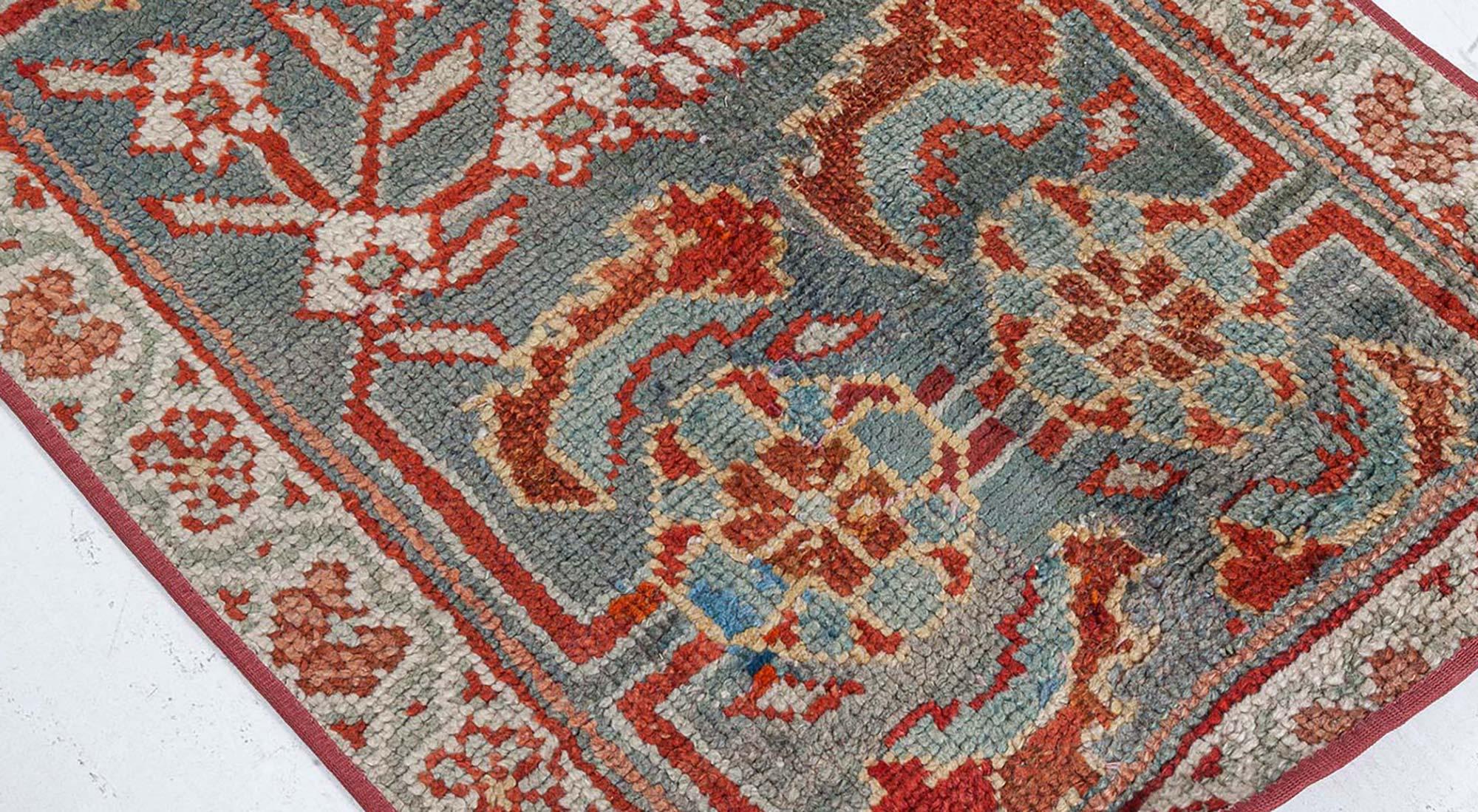 Doris Leslie Blauer türkischer Oushak Fragment-Läufer aus der Mitte des 20. Jahrhunderts (Wolle) im Angebot