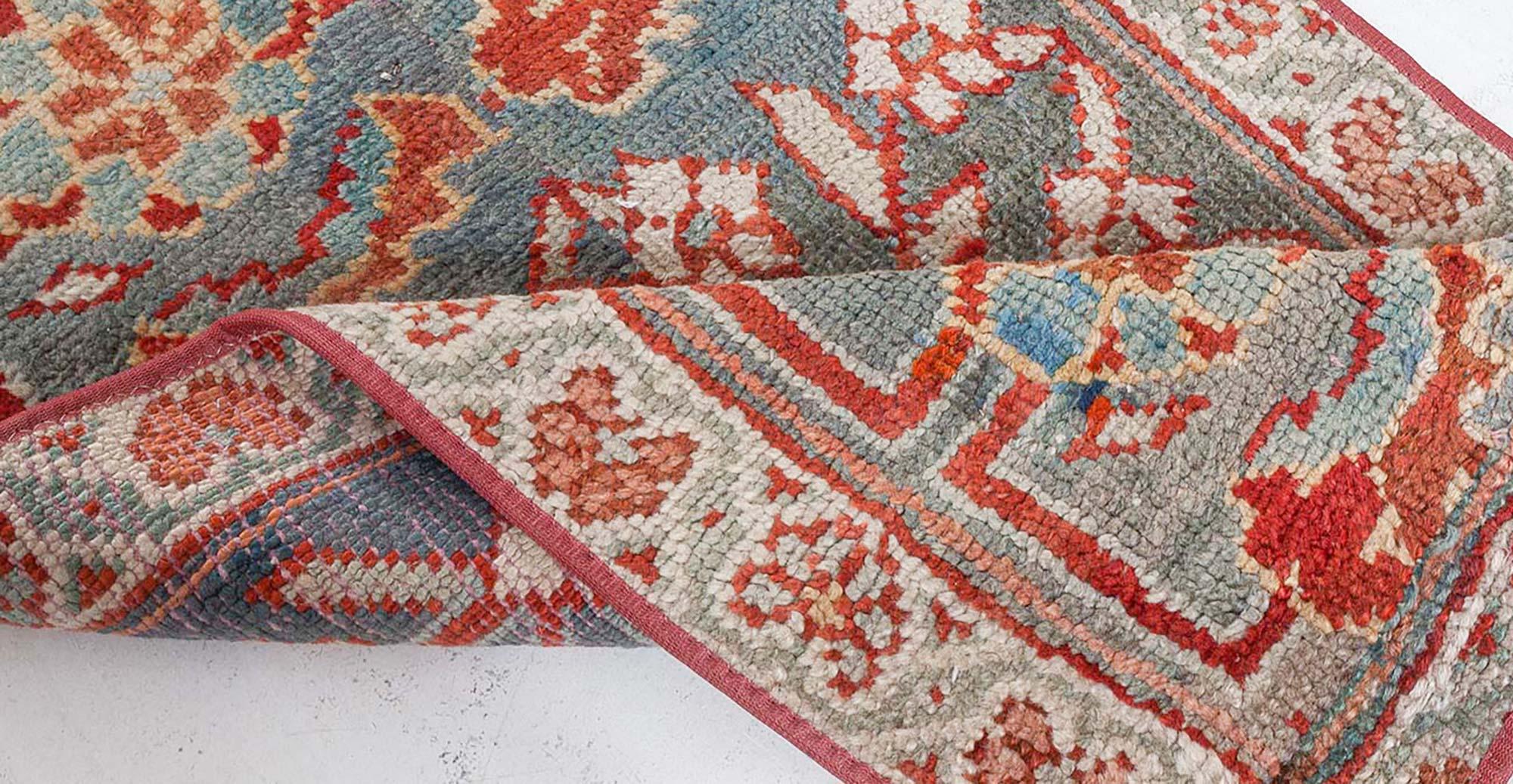 Doris Leslie Blauer türkischer Oushak Fragment-Läufer aus der Mitte des 20. Jahrhunderts im Angebot 1