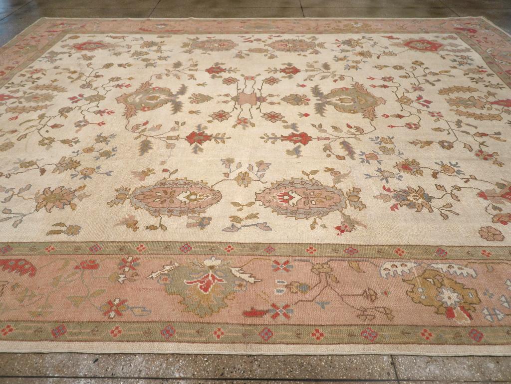 Mid-20th Century Turkish Oushak Large Carpet In Excellent Condition For Sale In New York, NY