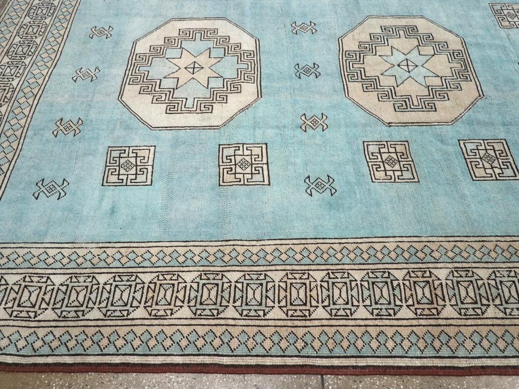 Türkischer Oushak-Teppich in Zimmergröße aus der Mitte des 20. Jahrhunderts (Wolle) im Angebot