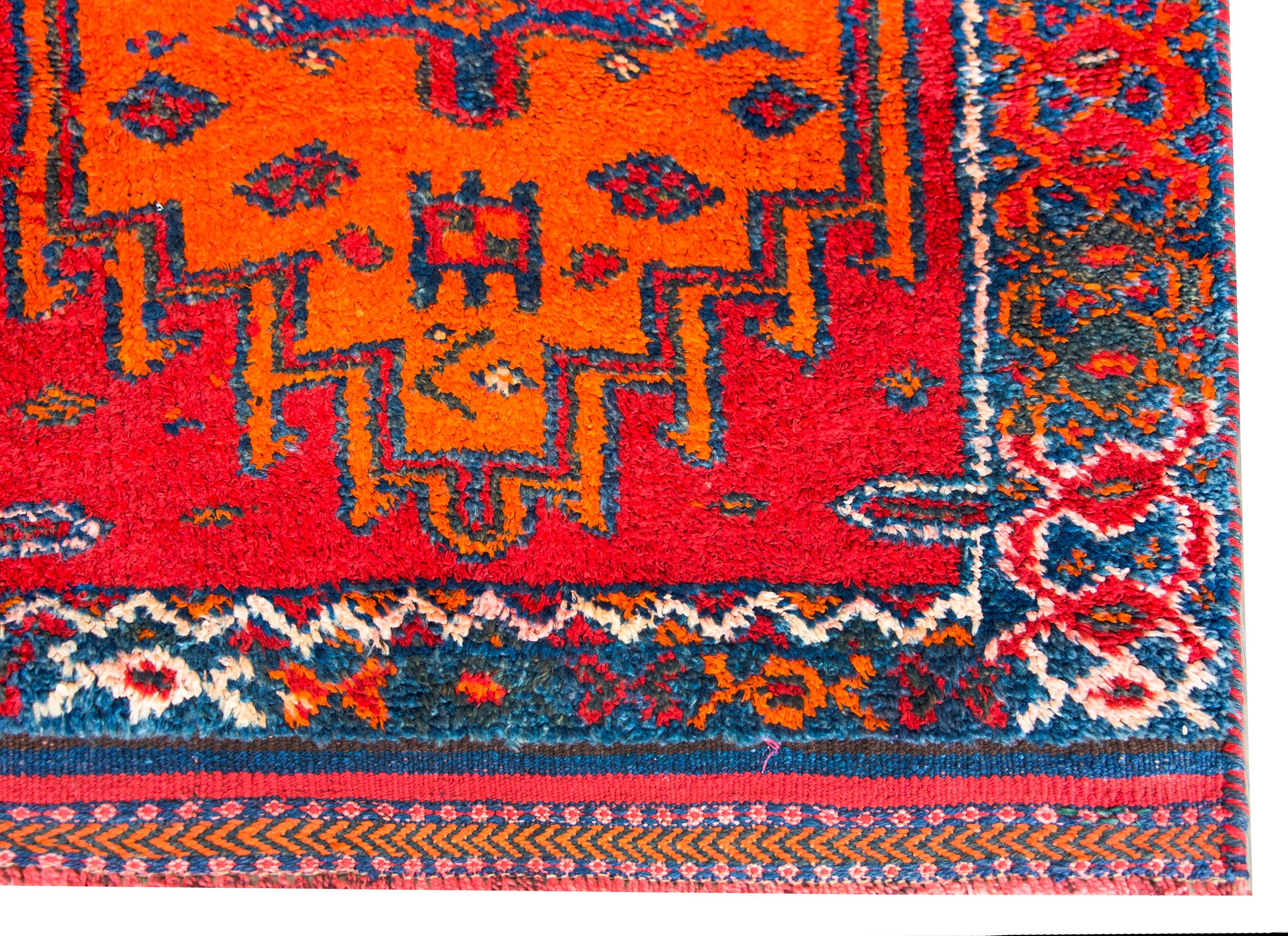 Mid-20th Century Turkish Oushak Rug For Sale 6