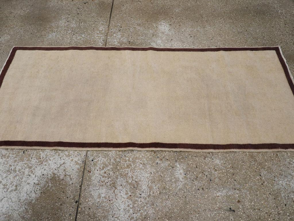 Alfombra turca Oushak de mediados del siglo XX Anudado a mano en venta