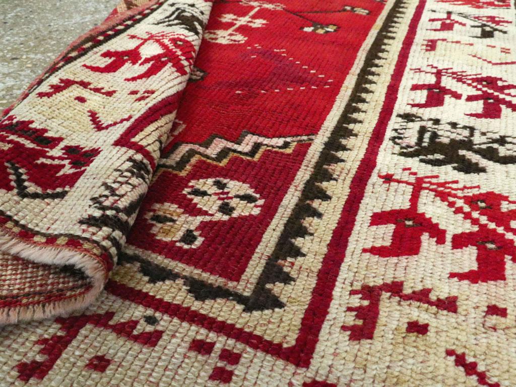 Türkischer Oushak-Würfelteppich aus der Mitte des 20. (Wolle) im Angebot
