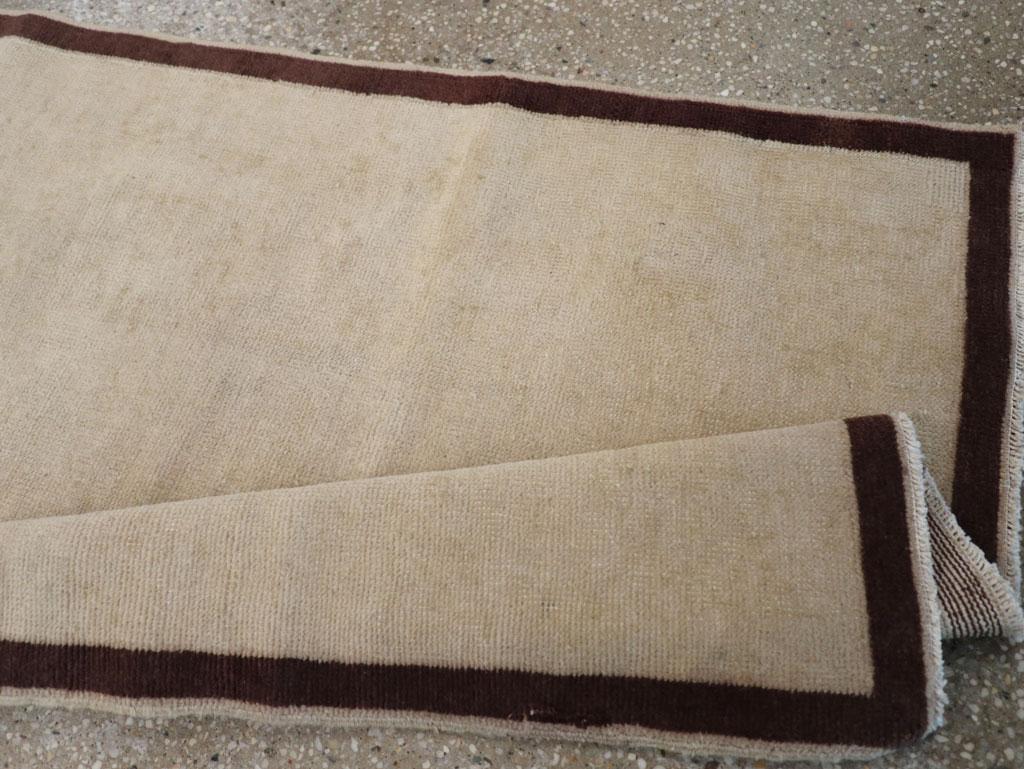 Alfombra turca Oushak de mediados del siglo XX en venta 1