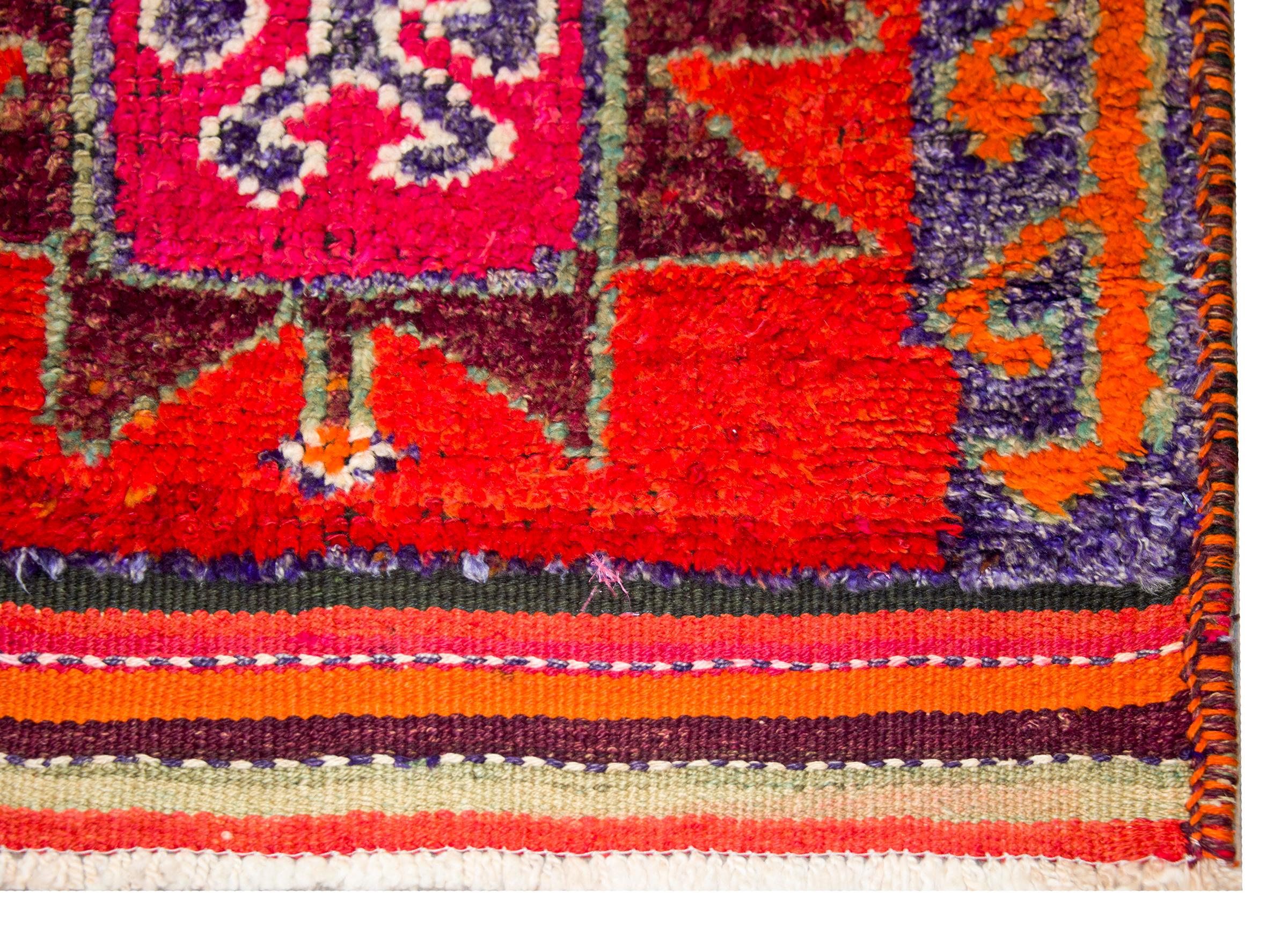 Türkischer Teppich aus der Mitte des 20. im Angebot 6