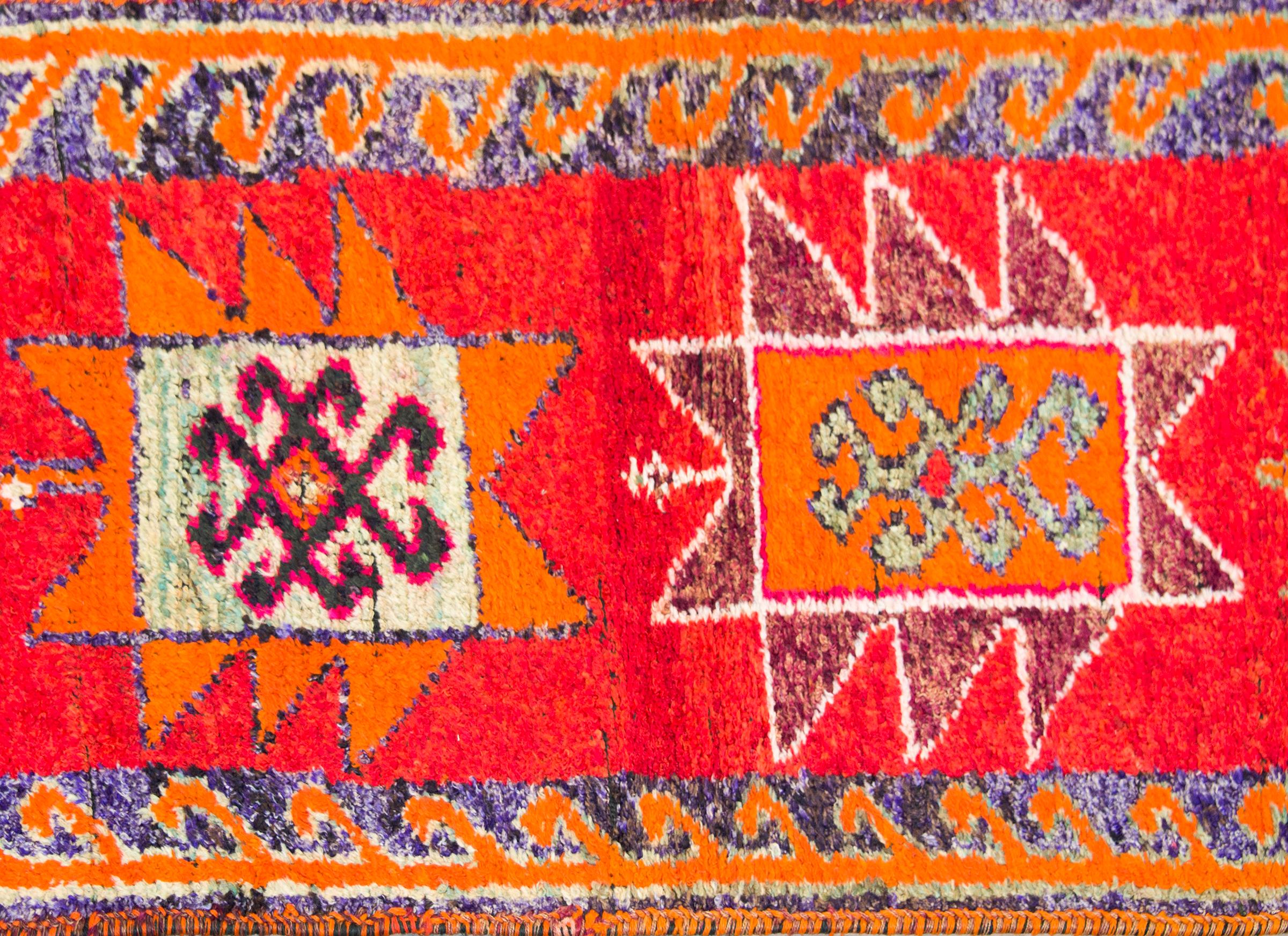 Türkischer Teppich aus der Mitte des 20. (Wolle) im Angebot
