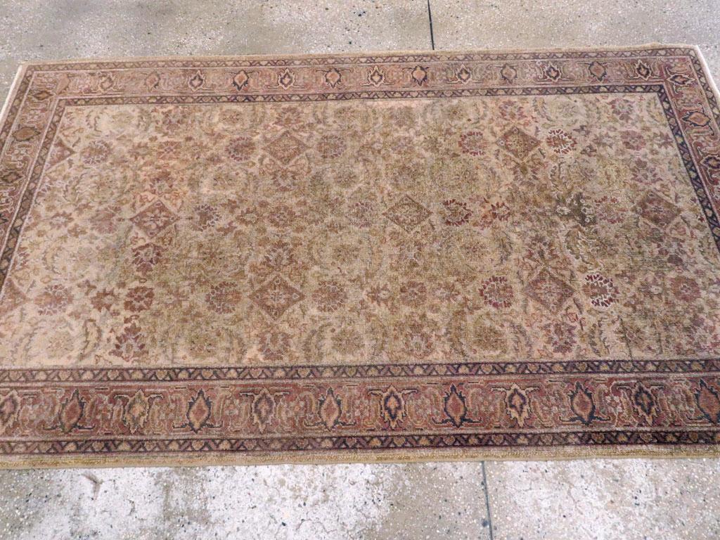 Alfombra turca de acento Sivas de mediados del siglo XX en Excelente estado para la venta en New York, NY