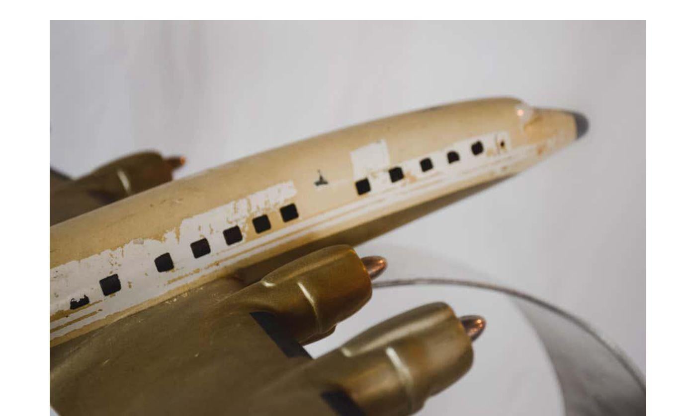 Mitte des 20. Jahrhunderts Twa Trans World Airlines Flugzeugmodell auf Chromsockel im Angebot 5