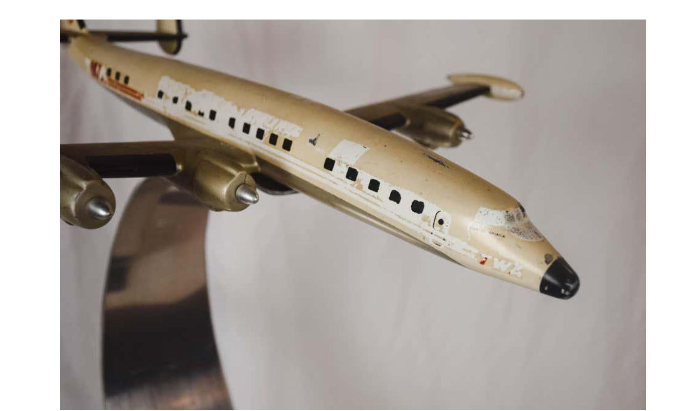 Mitte des 20. Jahrhunderts Twa Trans World Airlines Flugzeugmodell auf Chromsockel (Moderne der Mitte des Jahrhunderts) im Angebot