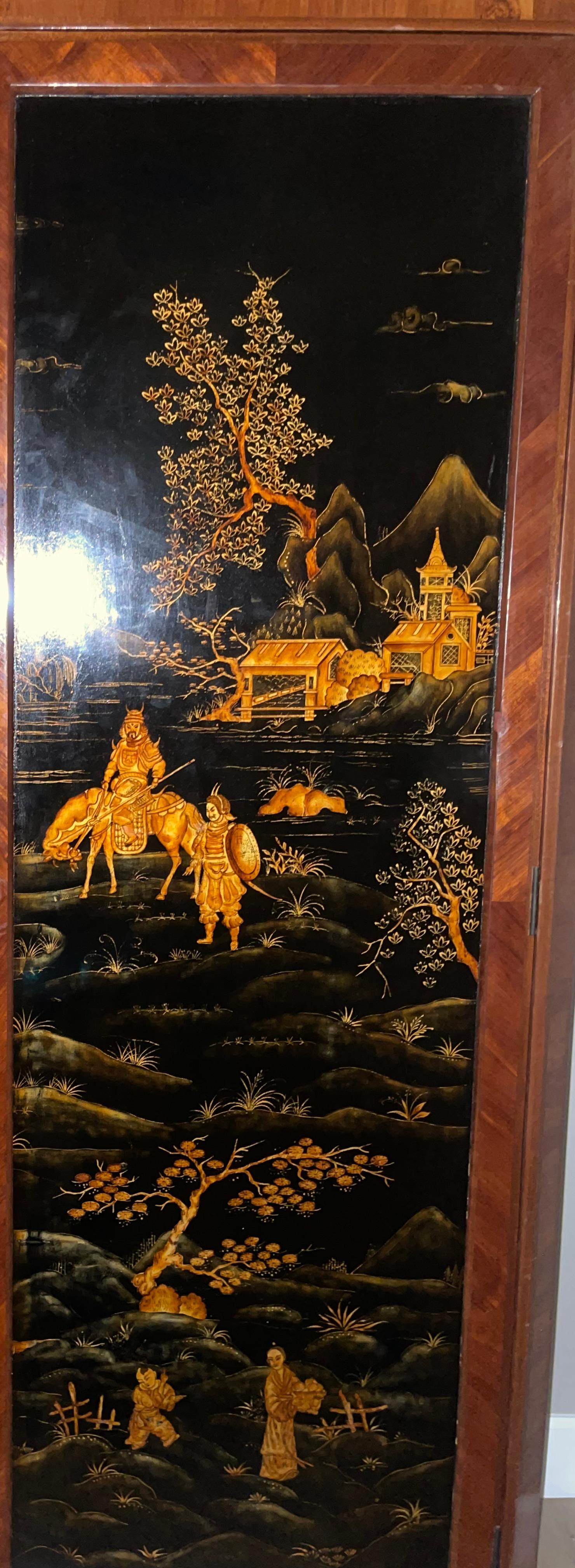 Armario de dos puertas decorado con Chinoiserie de mediados del siglo XX. Francia, años 40. Francés en venta