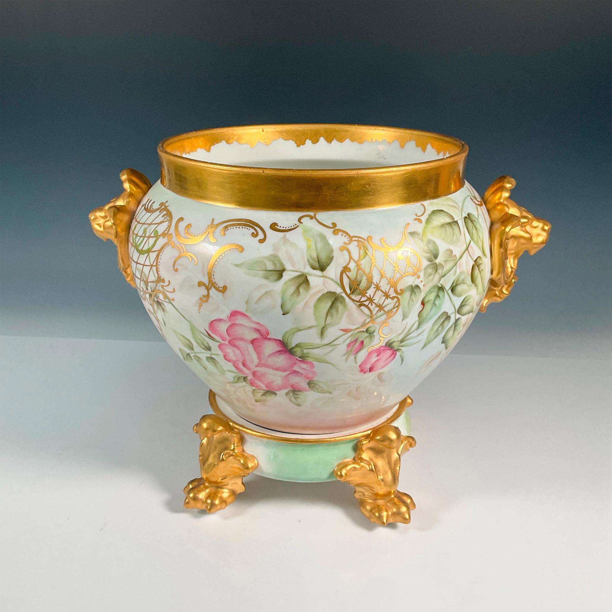 Mid 20th Century Two Piece Limoges Porcelain Pink & Gold Jardiniere / Stand In Good Condition For Sale In Tarry Town, NY