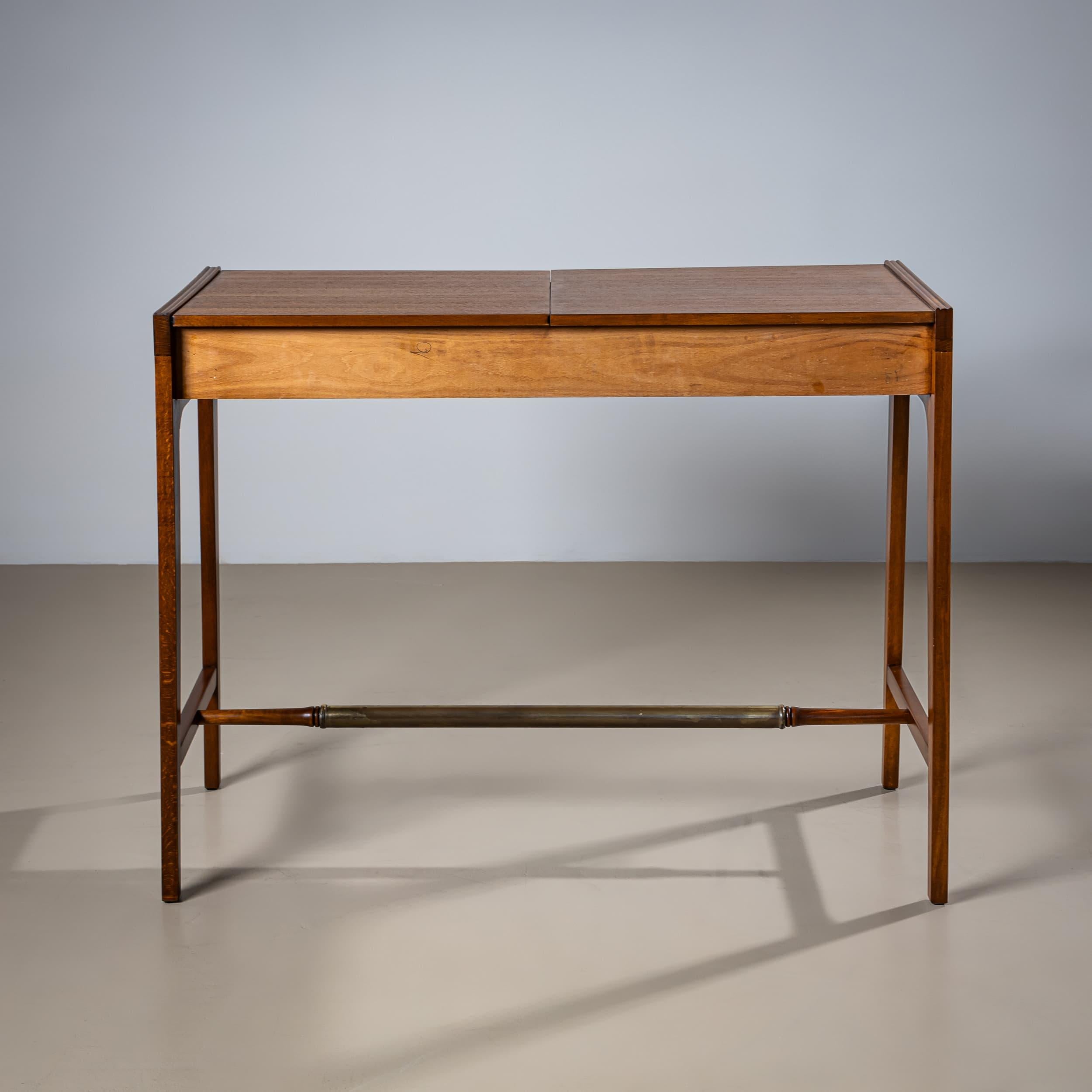 Mid-20th Century Vanity Table, attributed to Gio Ponti, Italy For Sale 4