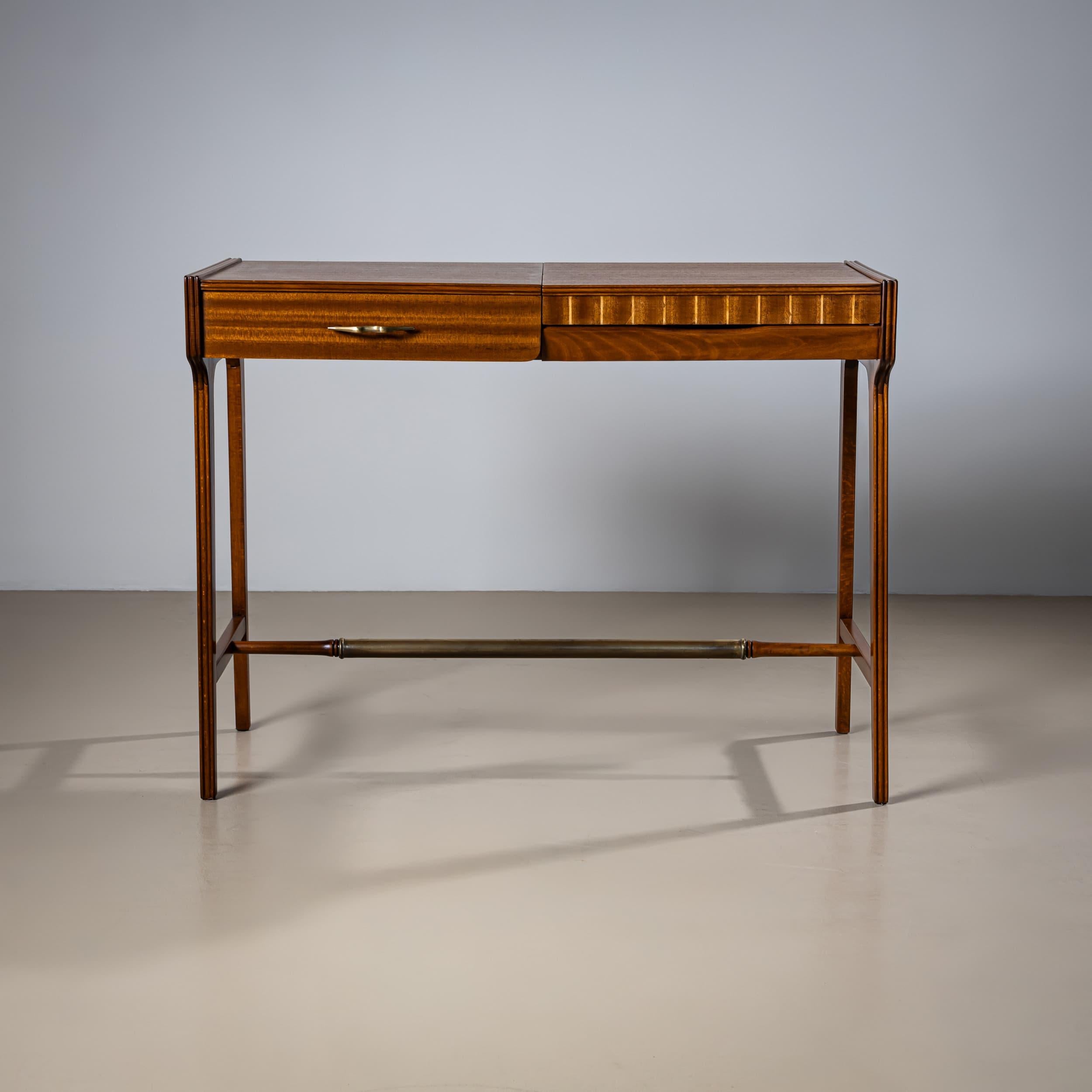 Italian Mid-20th Century Vanity Table, attributed to Gio Ponti, Italy For Sale