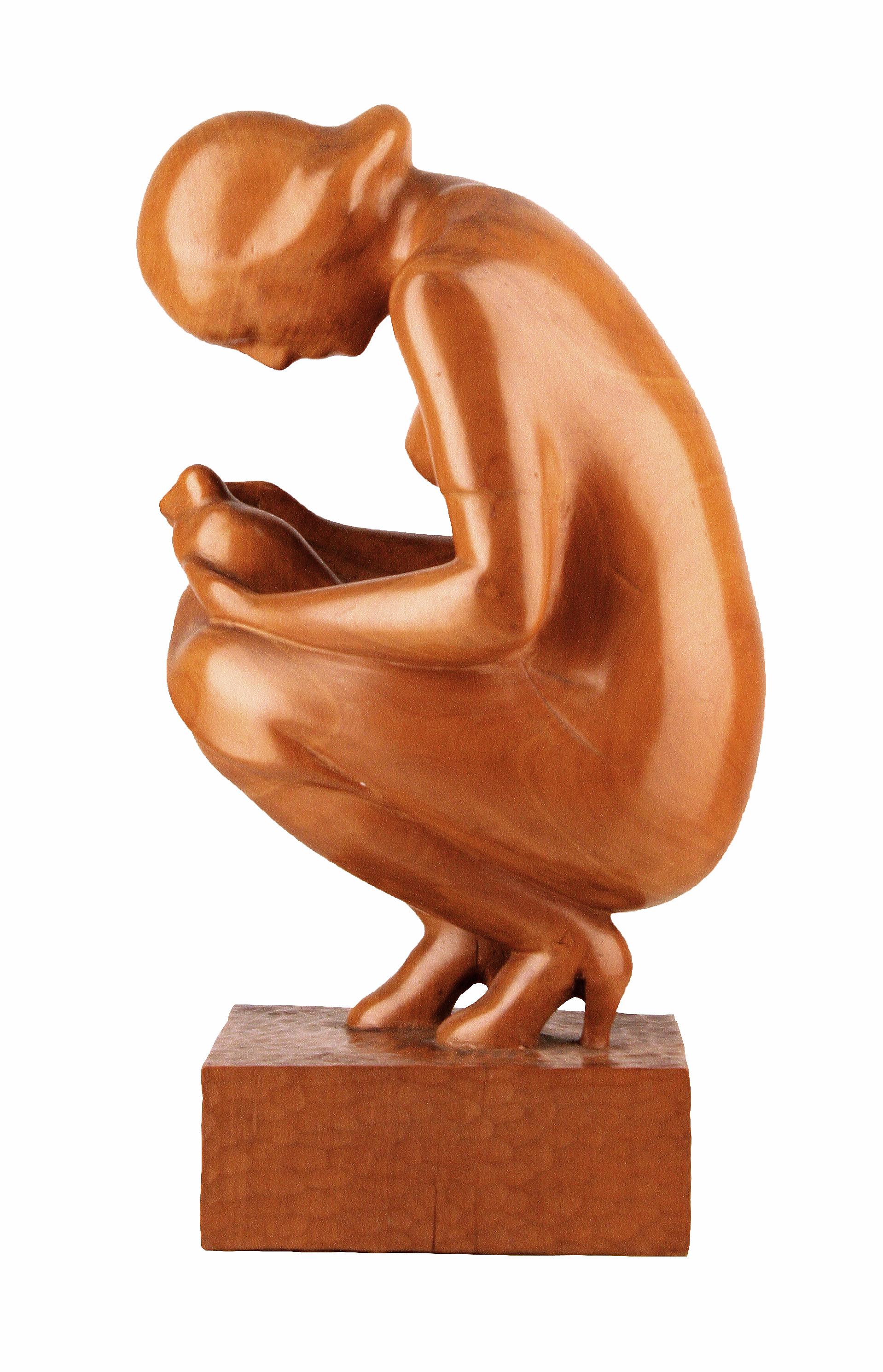 Argentine Mid-20th Century Varnished Wood Sculpture of Crouched Lady by Godofredo Paino For Sale