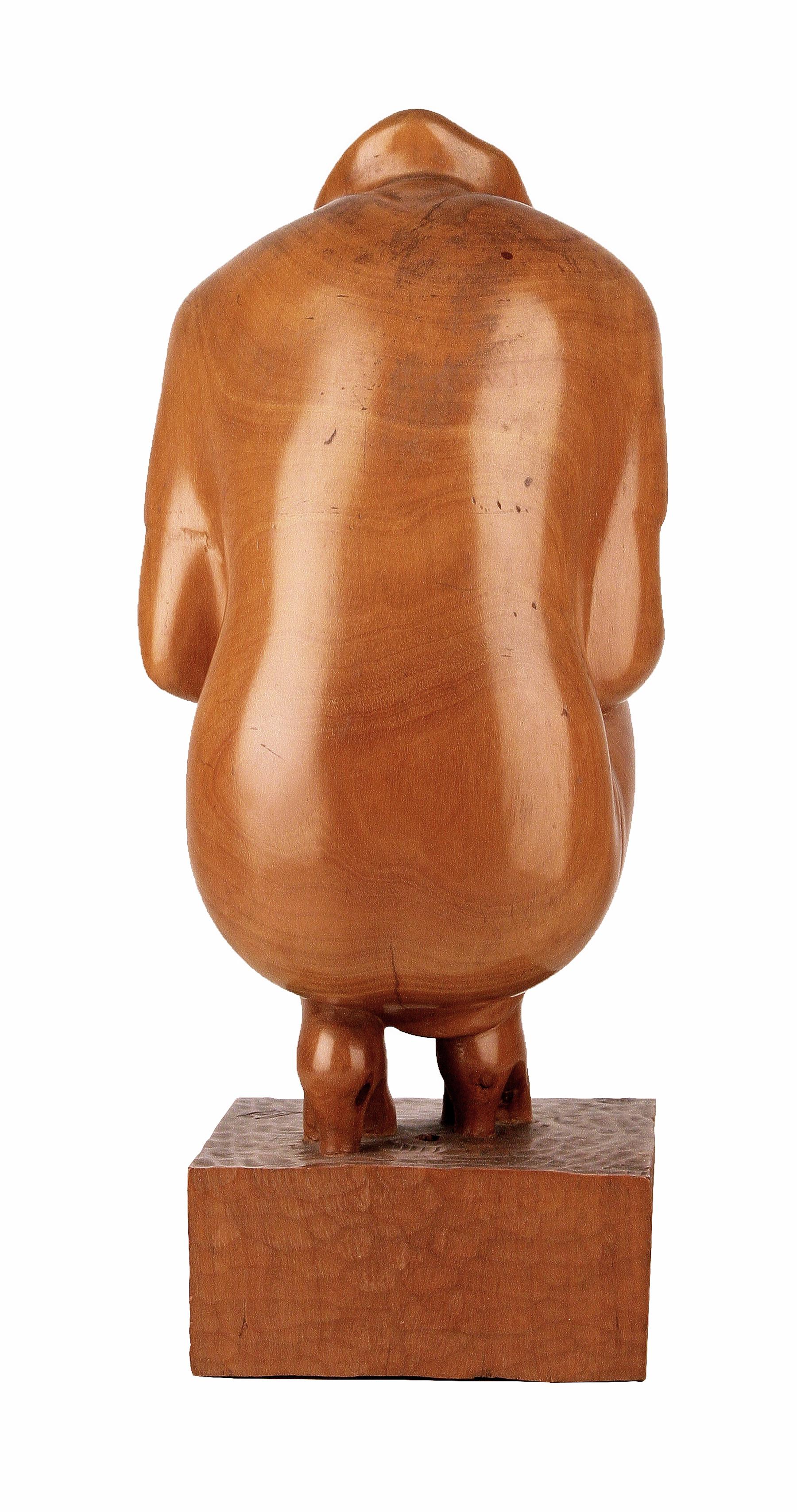 Carved Mid-20th Century Varnished Wood Sculpture of Crouched Lady by Godofredo Paino For Sale