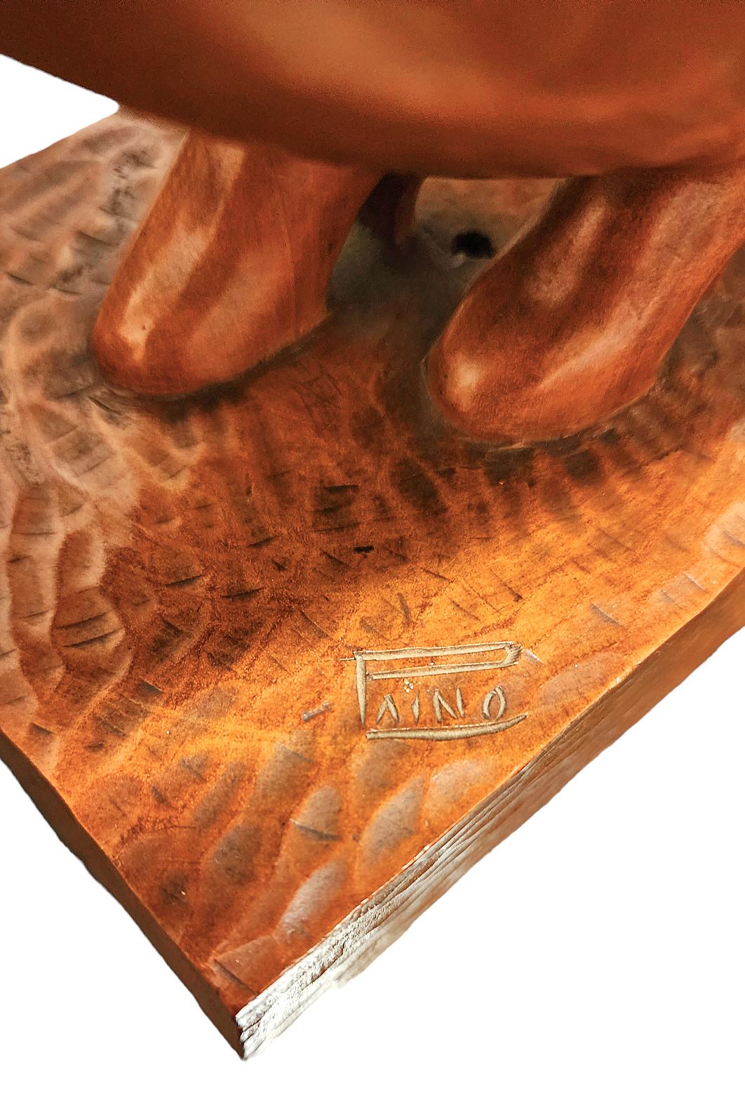 Scultura di donna accovacciata in legno verniciato della metà del XX secolo di Godofredo Paino in vendita 1